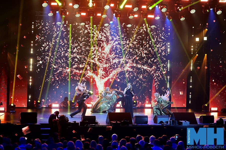 “Lo más importante de la canción es el alma”: el concierto de Chanson reunió fans del género en el Palacio de Deportes