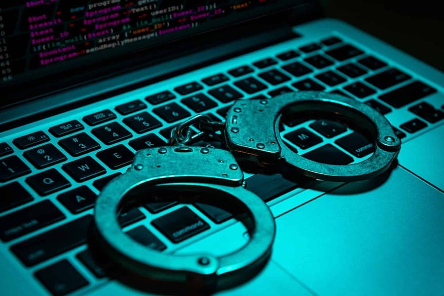 За сутки милиция приостановила операции по 127 счетам мошенников