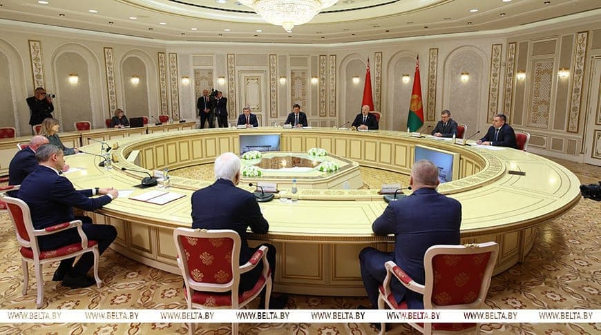 Лукашенко поставил задачу преодолеть планку в 1 млрд долларов товарооборота с Брянской областью