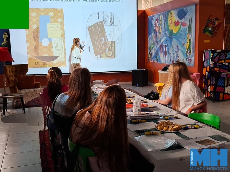 The plot of pieces of paper: a master class on collage organized in Minsk