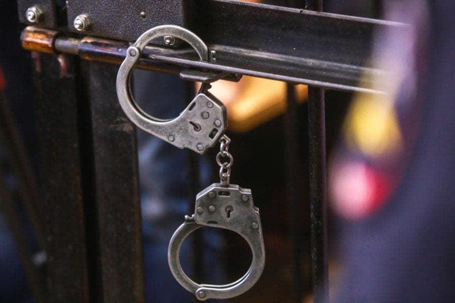 В Минске бездомный похитил оставленную на скамейке борсетку — его задержали и возбудили уголовное дело