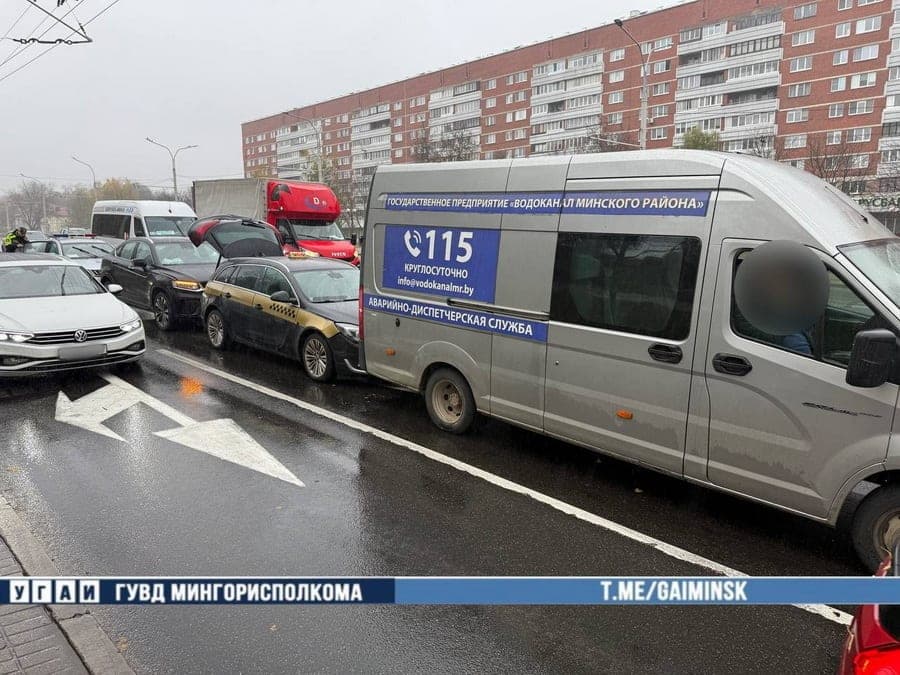 En el lado del coche del conductor borracho Partisan compartir provocó un accidente