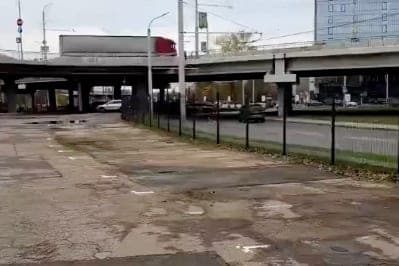 «Частник решил выгнать». Жалобу на закрытие парковки прокомментировали в районной администрации