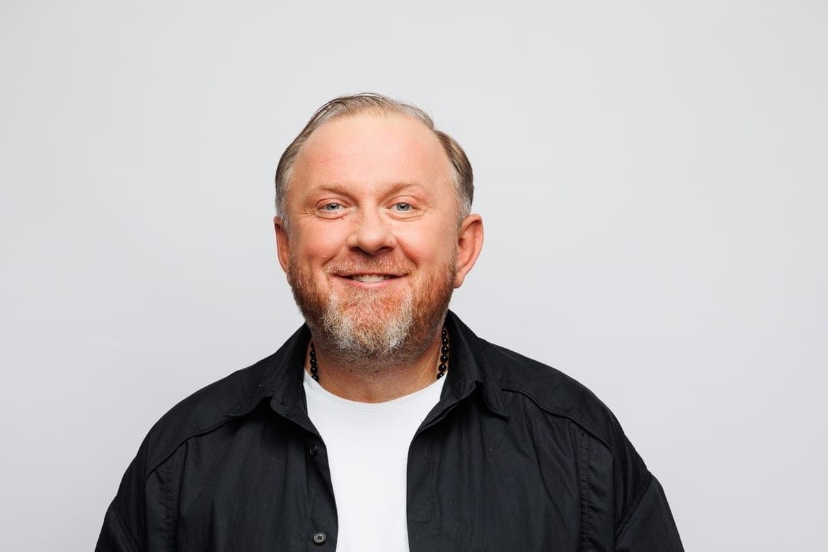 Heute wird Konstantin Ivlev nach Veliky Lukes kommen, um die Show „On Knives zu drehen
