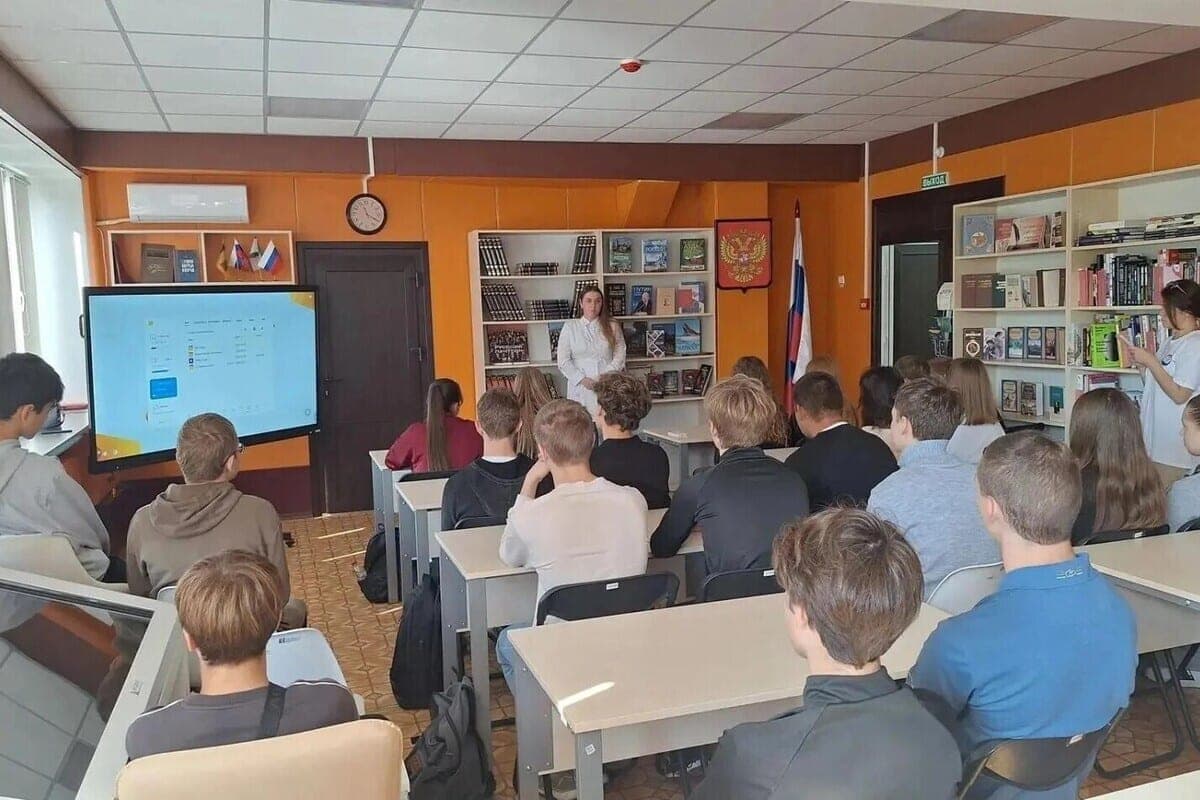 Школьникам Токмака рассказали о профессии врача