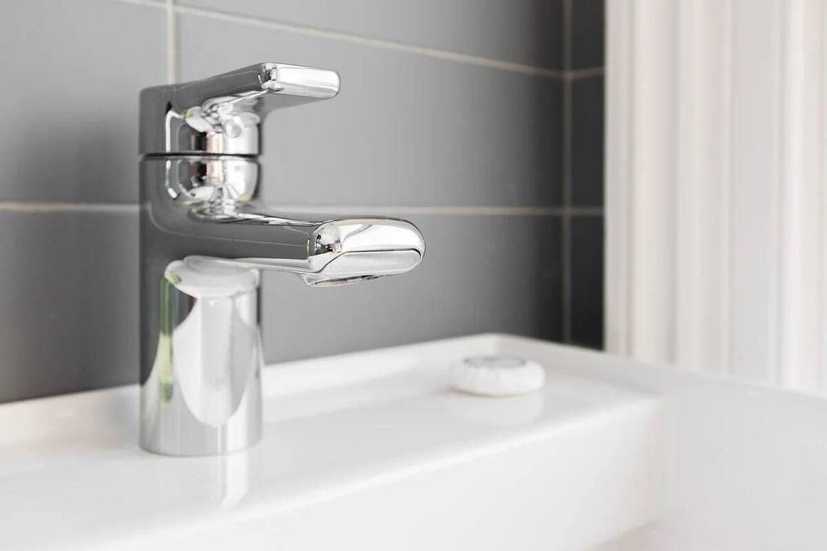 The contractor damaged the water supply in Makhachkala and left some residents without water