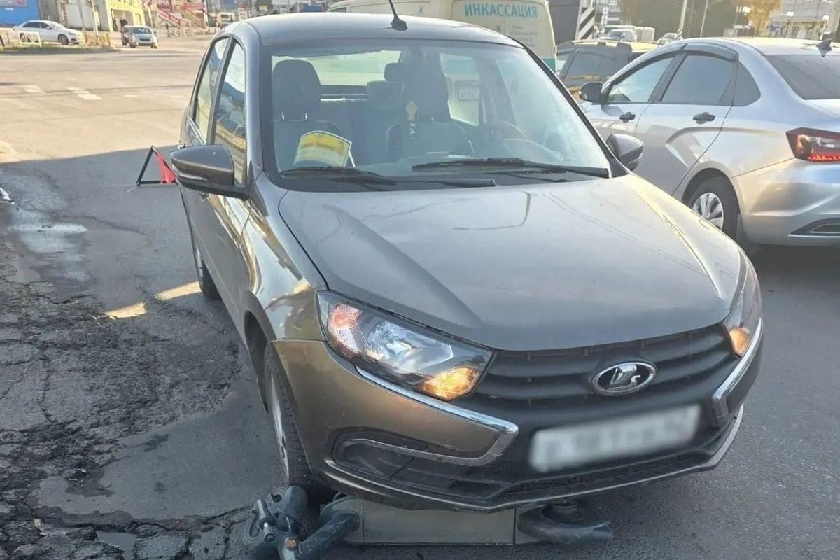 В Рязани водитель Lada сбил 15-летнего подростка на электросамокате