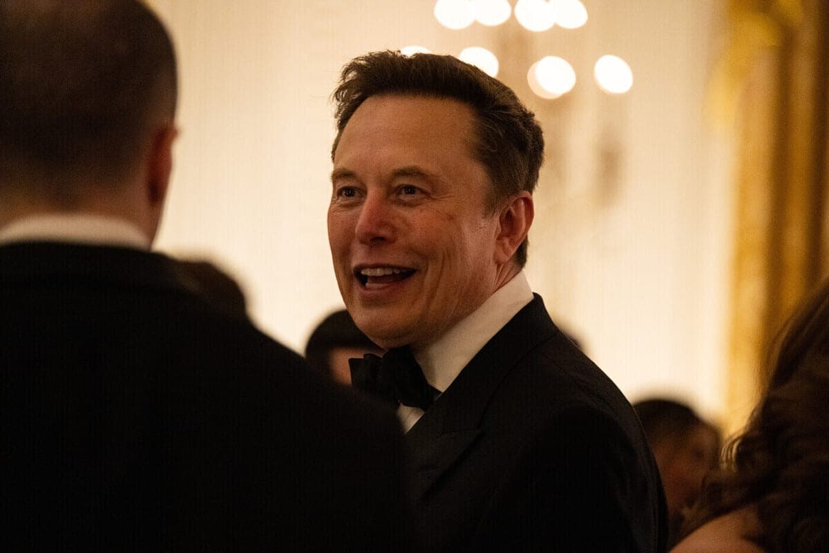 Musk is preparing a mega merger of Tesla and SpaceX for the sake of AI – the FT estimated the risks