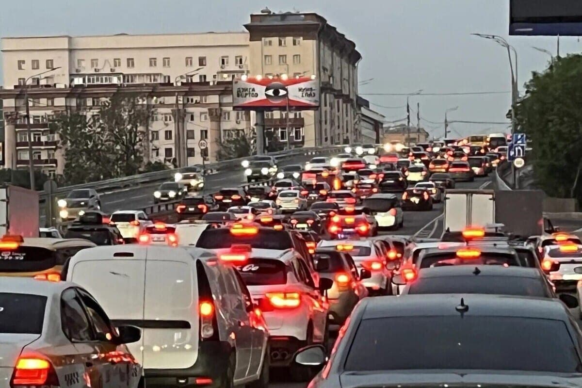 Taxi in Orenburg rose to 1,270 rubles: drivers can not withdraw money