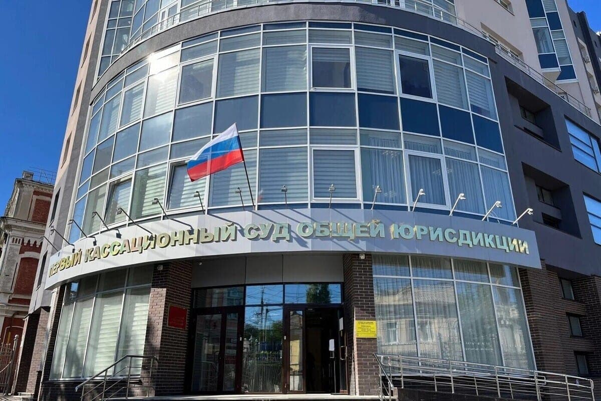 Glass fell on the car: the court in Saratov did not side with the driver