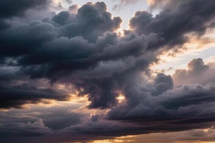 Kherson residents warned of a strong thunderstorm and wind on October 19