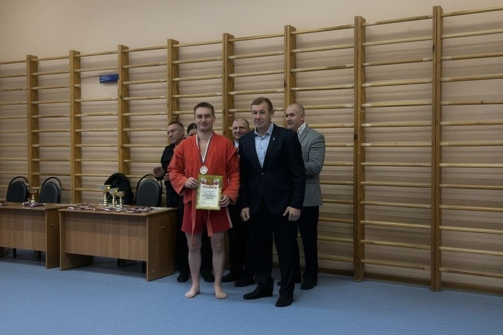 More than 100 Penza police officers came out on the wrestling carpet