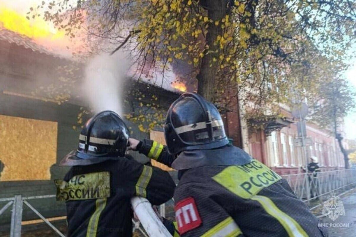 In Orel, about 400 people were evacuated from the school because of a fire in a nearby house