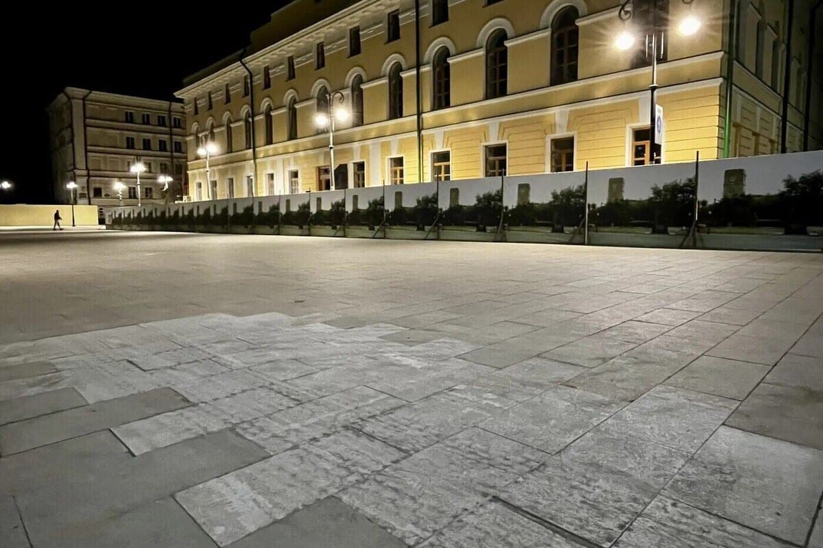 “Granite Age” on Belovka: instead of centuries, tiles on the Soviet lasted one winter