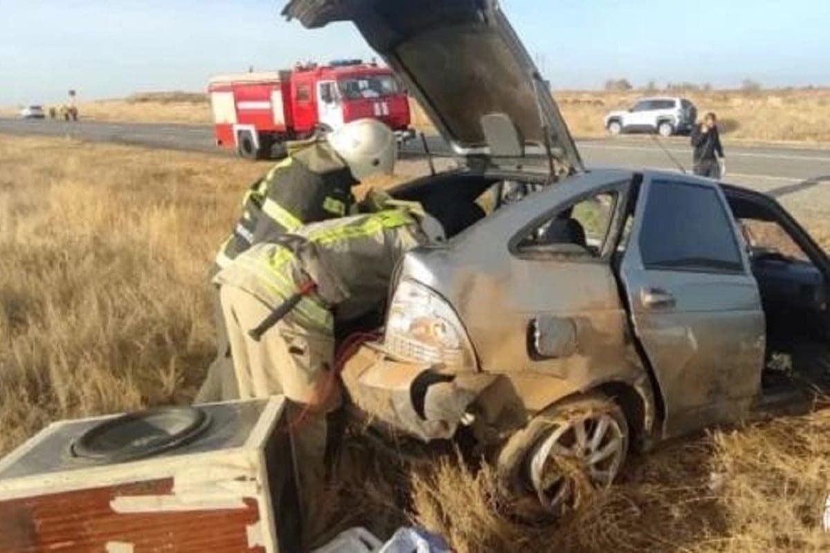 На дороге в Калмыкии столкнулись два автомобиля