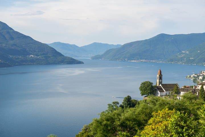 Montenegro abolishes visa-free regime for Russian citizens from November