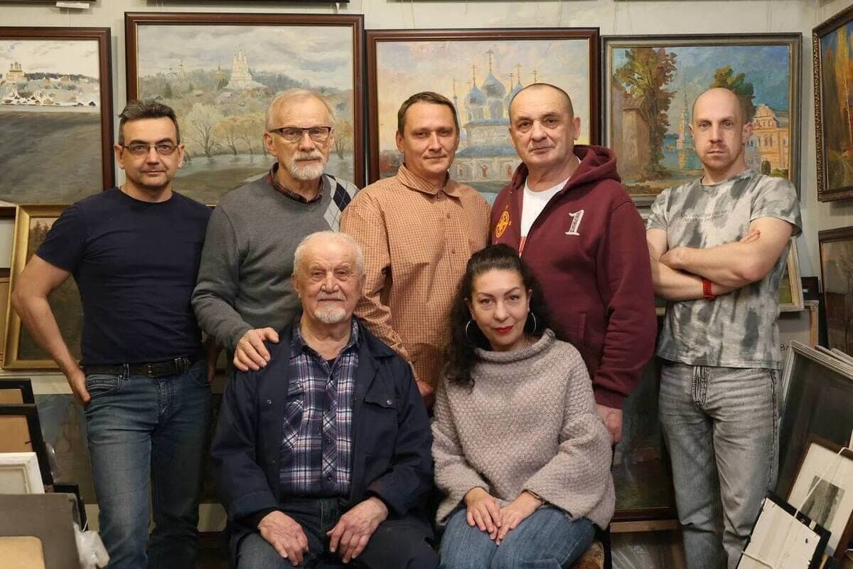 Serpukhov local historians visited the workshop of the people’s artist