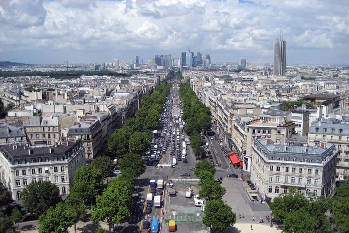 Mass unrest in Paris led to the defeat of the main office of the eSports organization
