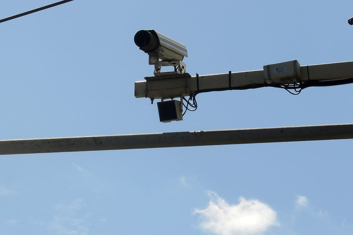 In Leipzig, the camera did not film how the fence of the airport was rammed