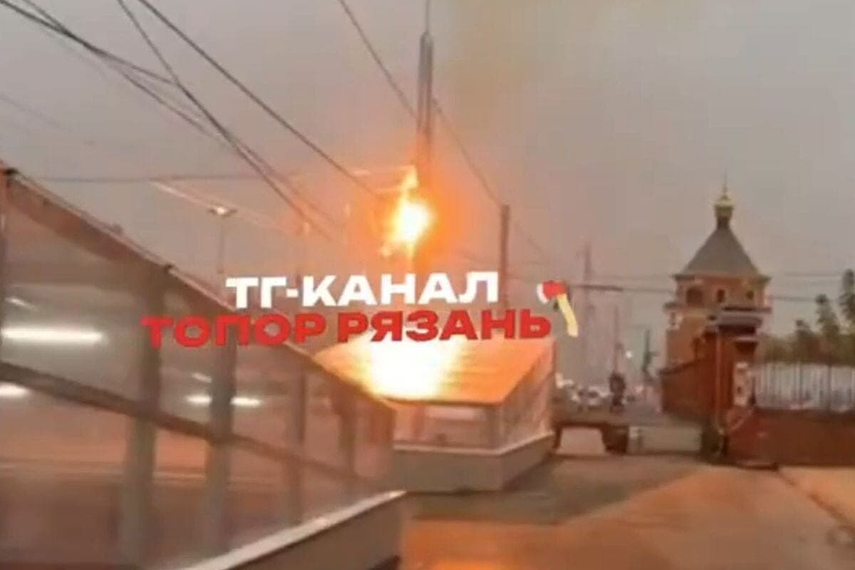 Ryazans filmed on the Moscow highway sparkling wires