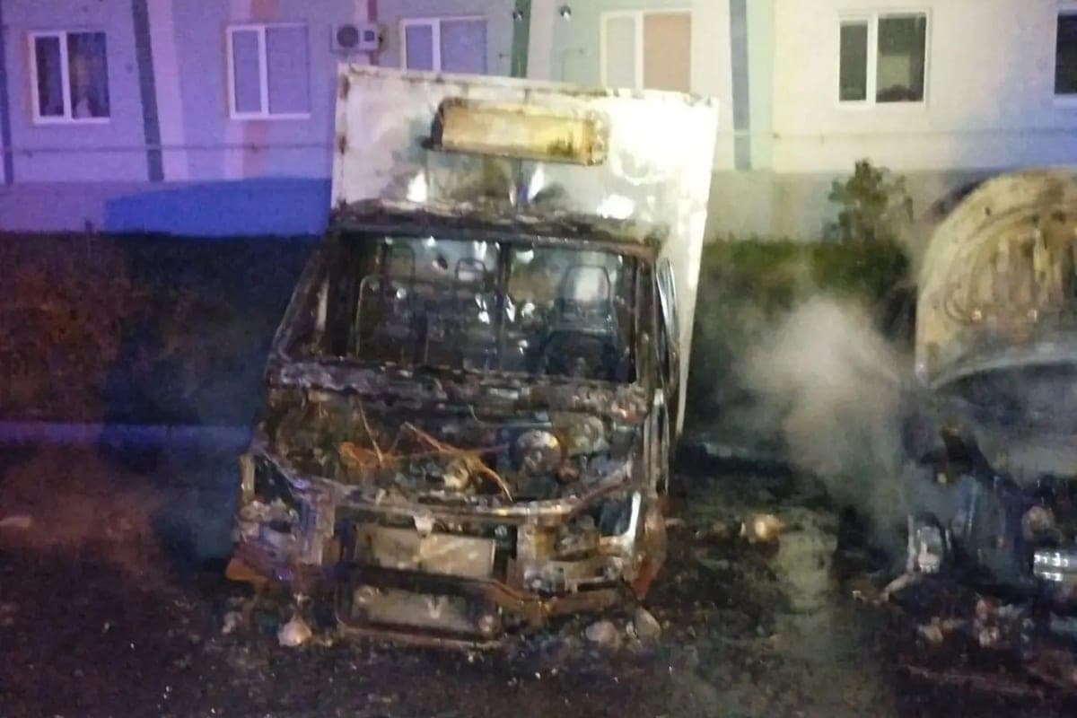 «Газель» и Geely сгорели в Волжском районе Самарской области 15 октября