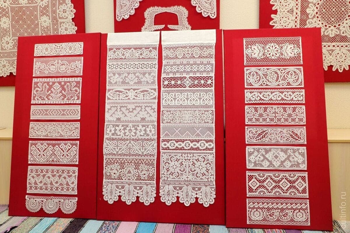 Lacemaker de Vologda a réuni 53 artisans pour tisser une serviette des peuples de Russie