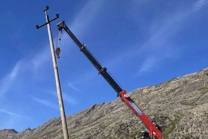 Ветхие опоры ЛЭП заменили в дагестанском селе Майданское