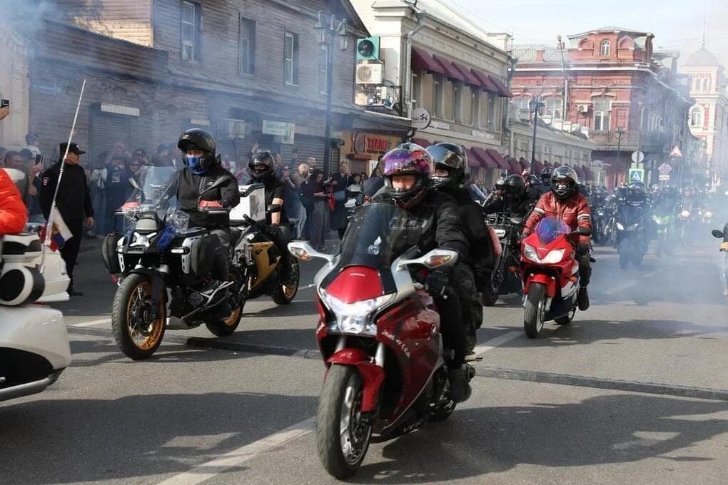 More than 800 bikers held a motorcycle season in Astrakhan