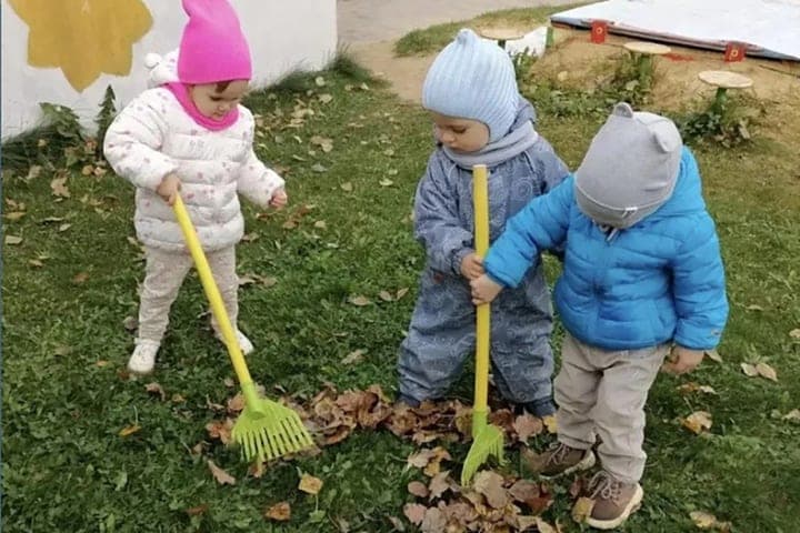 Kaluga children study autumn