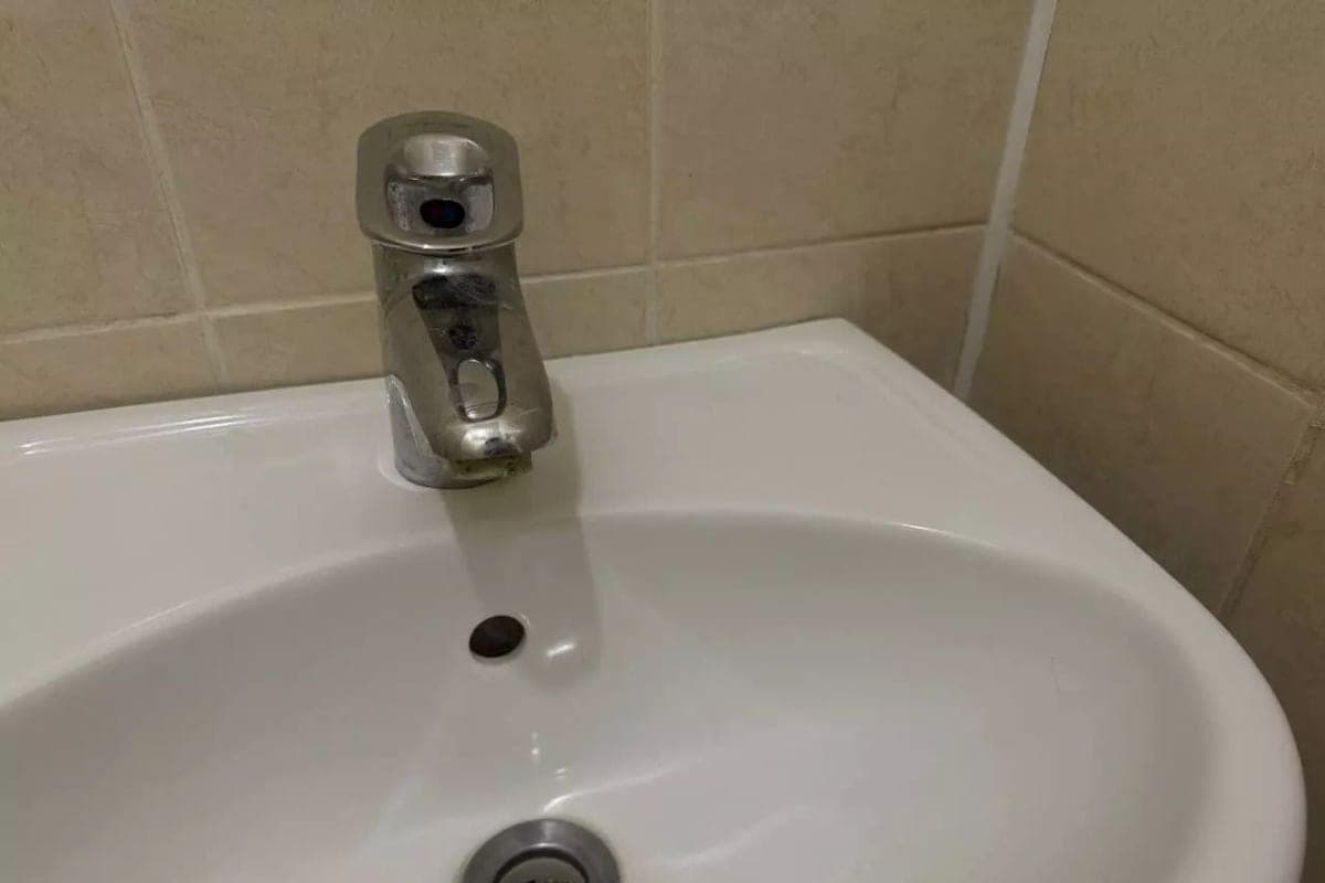In Rostow, wegen der verlängerten Reparatur der Wasserversorgung organisiert die Lieferung von Wasser