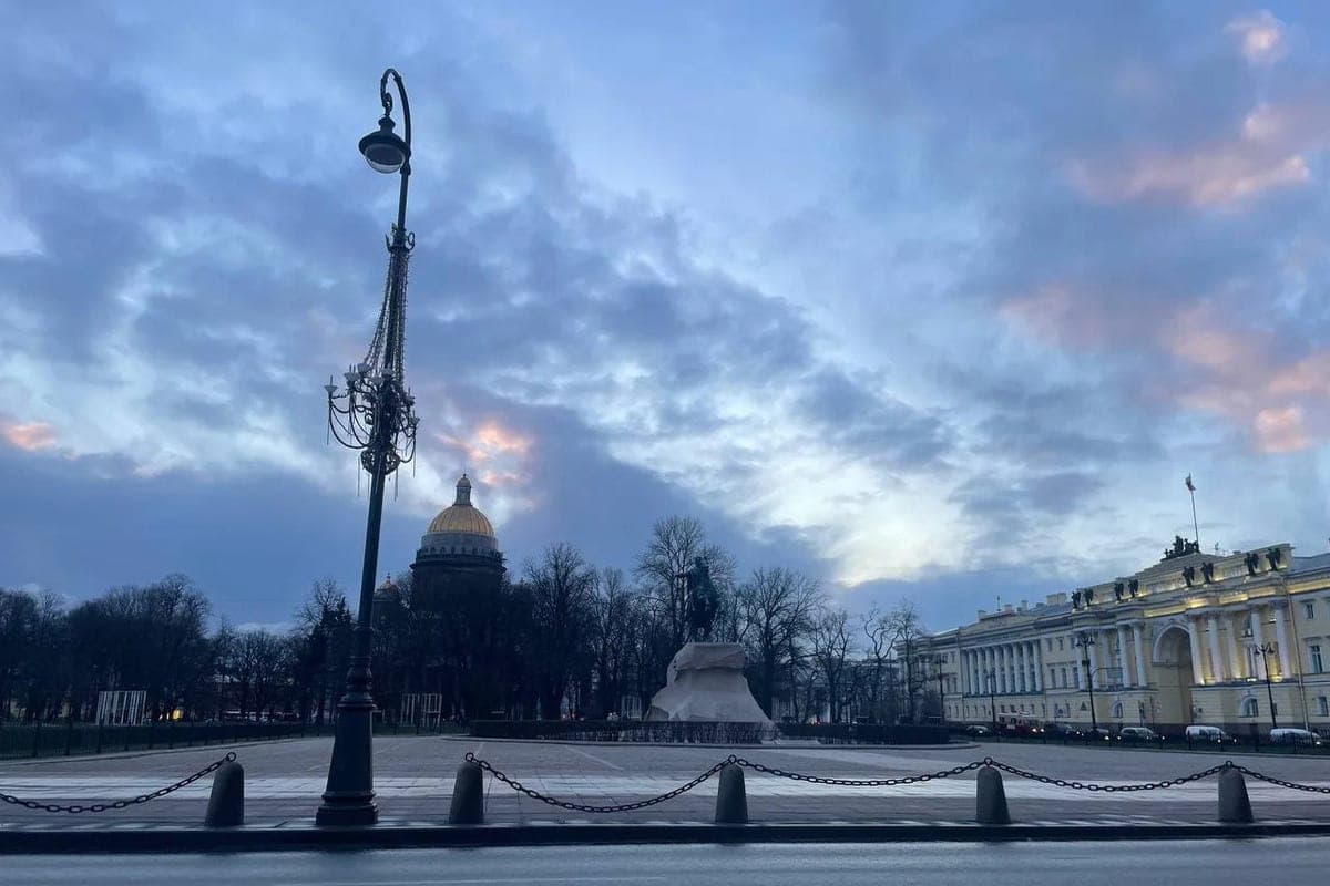 В центре Петербурга на месяц ограничат проезд из-за дорожных заборов