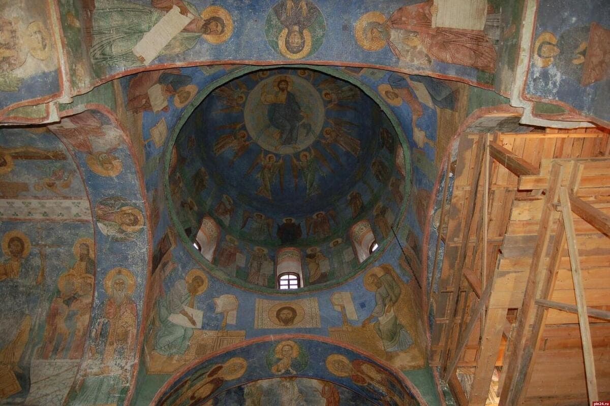 Historical Transfiguration: The Transfiguration Cathedral of the Mirozh Monastery Transferred to the Russian Orthodox Church