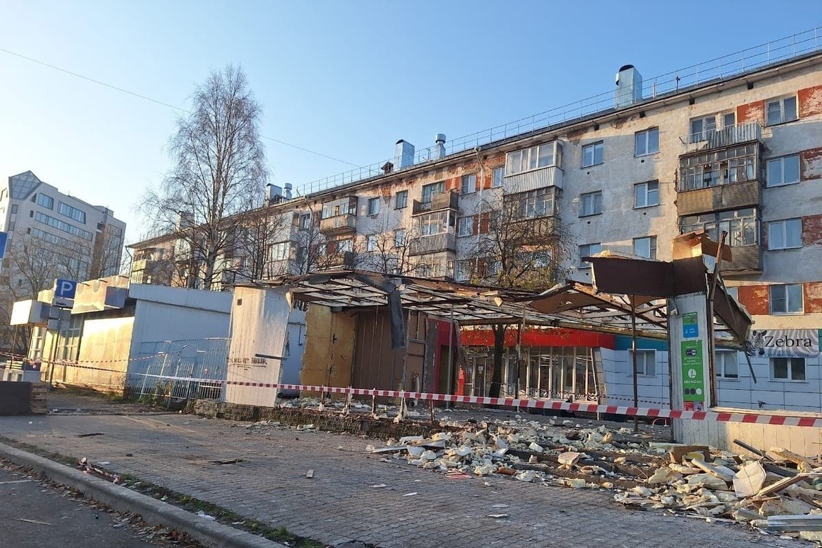 In Arkhangelsk, the cafe “Sultan” is demolished on Shabalin Street