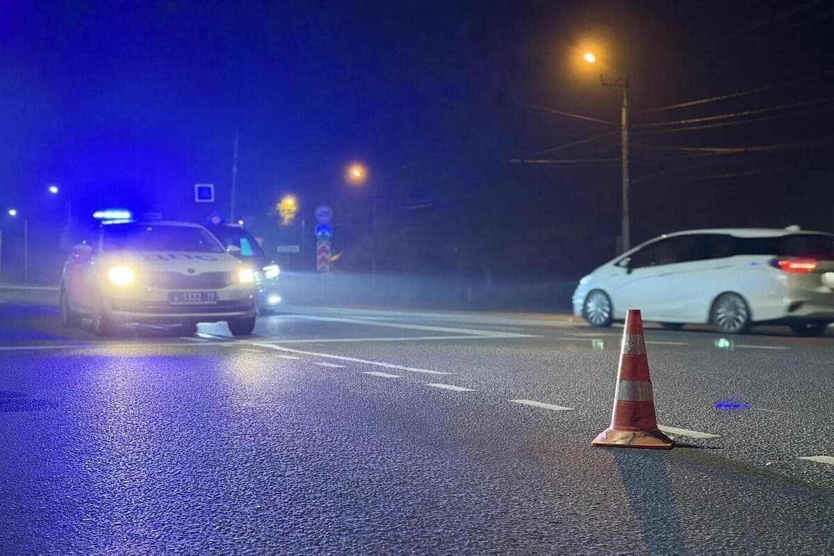 A young Abakan woman broke the bones of her face, deciding to cross the road in front of the Lexus