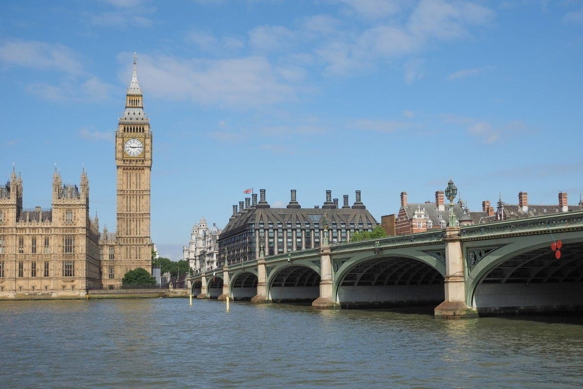 In the UK recorded the disappearance of traditional surnames