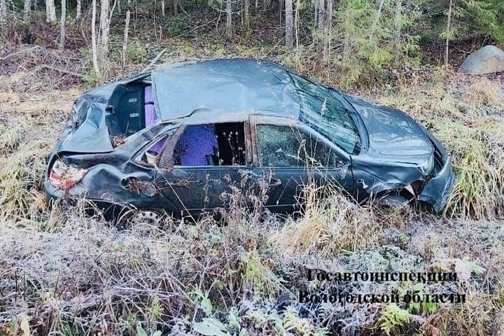 Zwei Passagiere wurden nach einem Unfall im Bezirk Babuschkin ins Krankenhaus eingeliefert