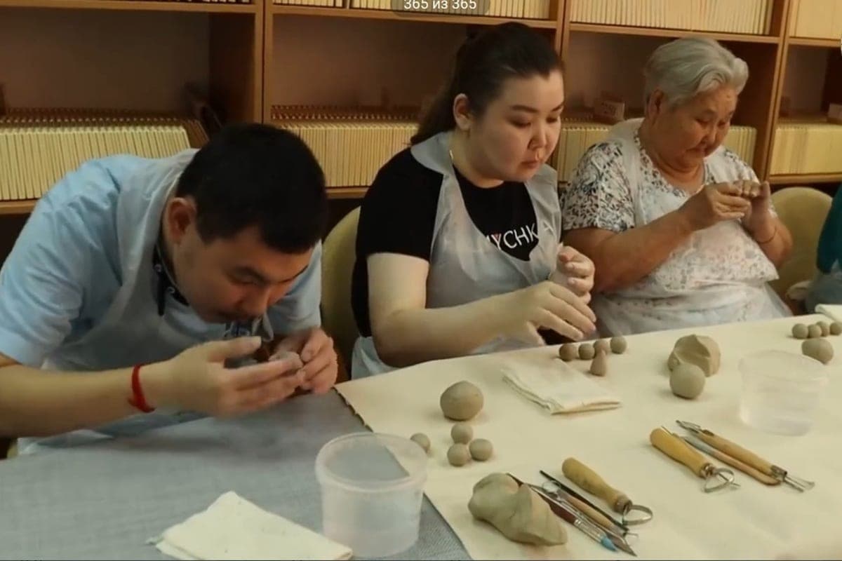 In the library of Kalmykia held a session of art therapy