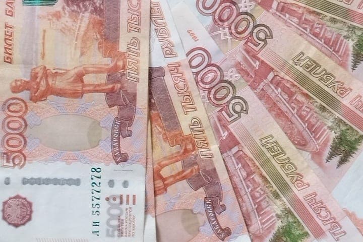 Петербуржец опаздывал на работу и отсудил у начальства почти миллион рублей