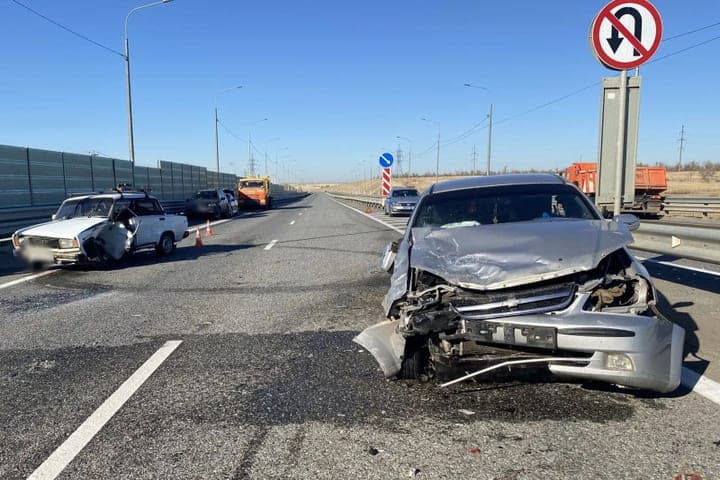 In the Volgograd region faced three cars, injured the driver of the VAZ