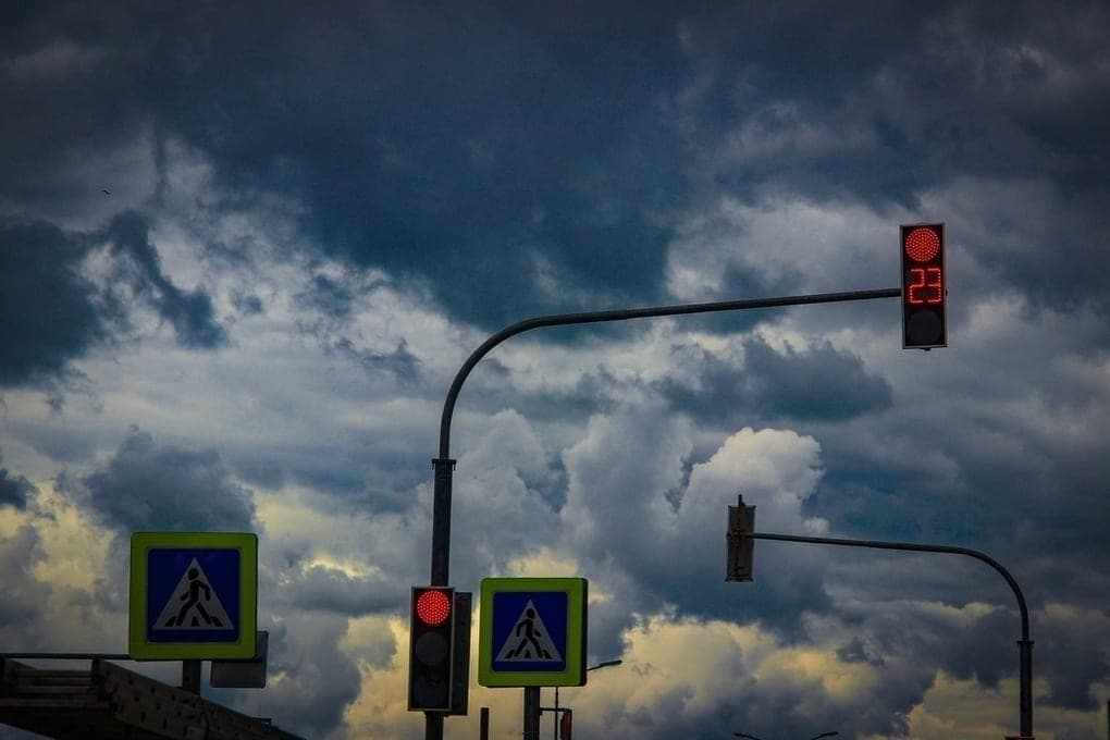 Tulyakov asked to park cars away from trees due to squally wind