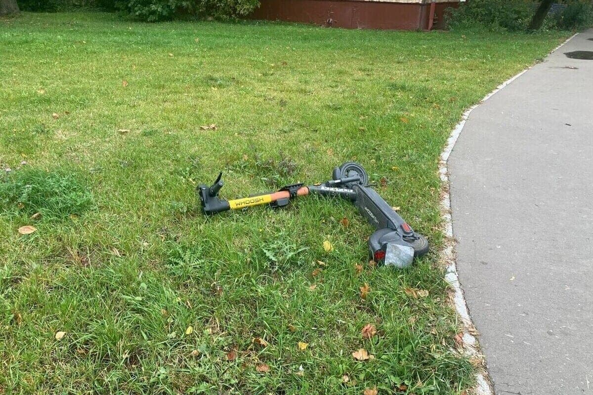 On Glinky, a St. Petersburg woman driving a car sharing shot down a 13-year-old girl on a scooter