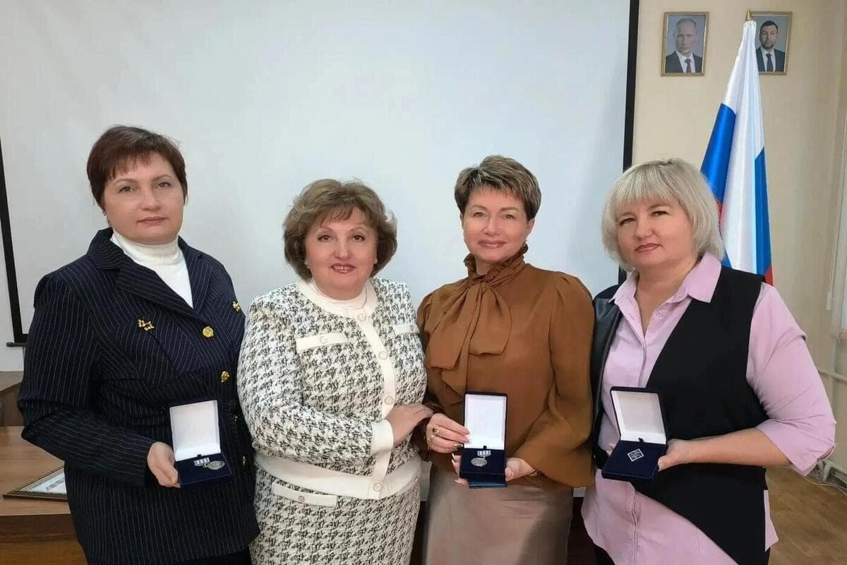 In Gorlovka awarded teachers for their contribution to the development of education