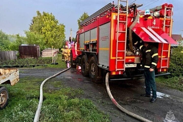 Garage caught fire in one of the villages of the Altai Territory