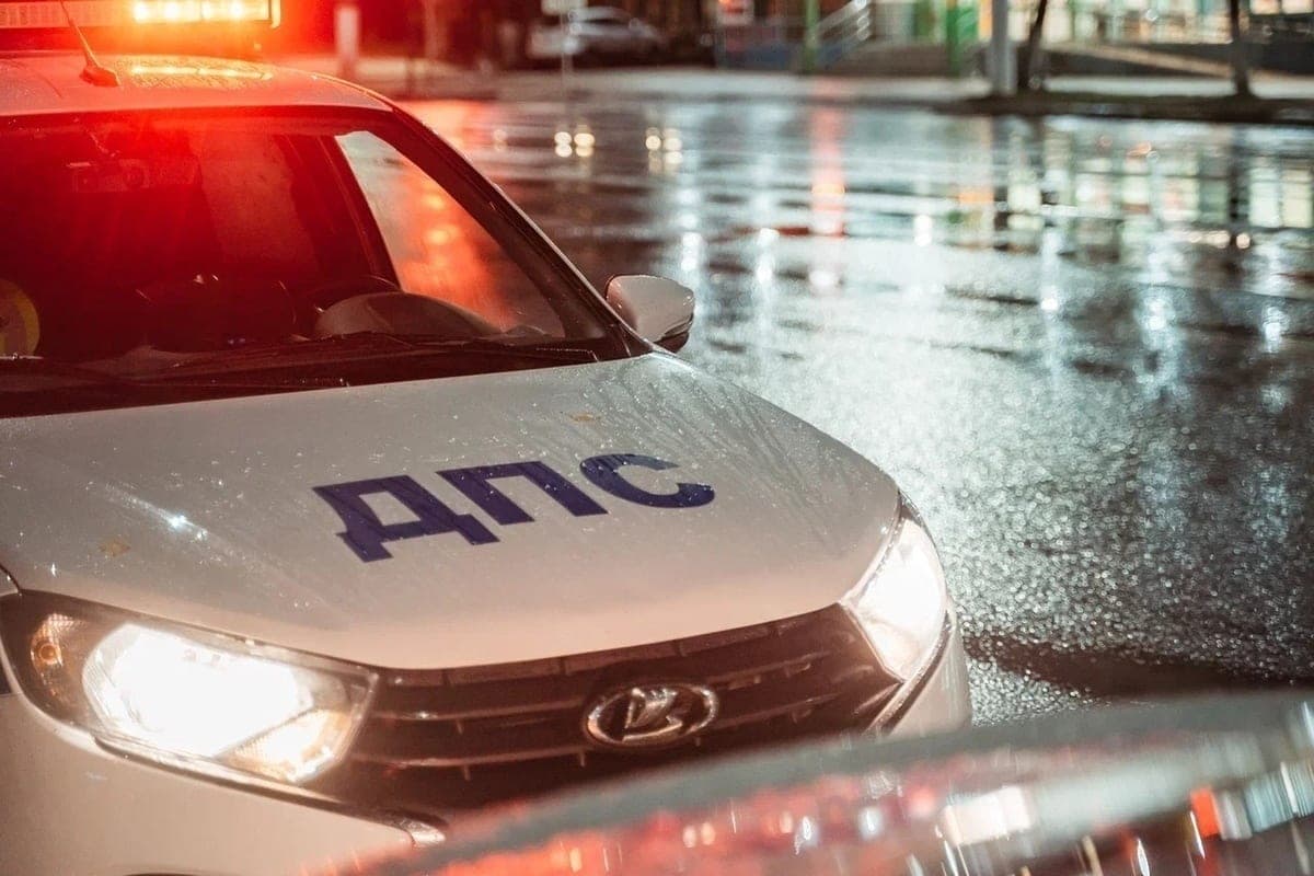 Teenagers on a motorcycle crashed into "Reno" in the Tver region