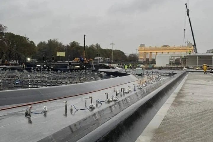 Karelian granite decorated Gorky Park: installation of a unique fountain is completed in Moscow