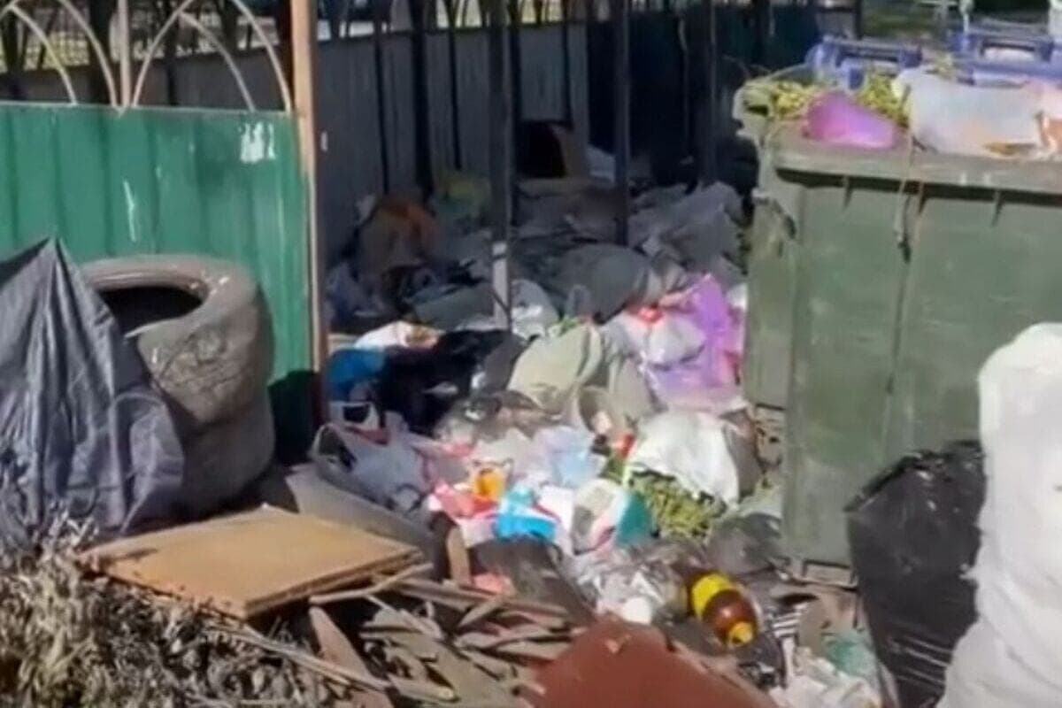 Les résidents de Yaroslavl ont parlé de la décharge croissante dans la rue Zakheim