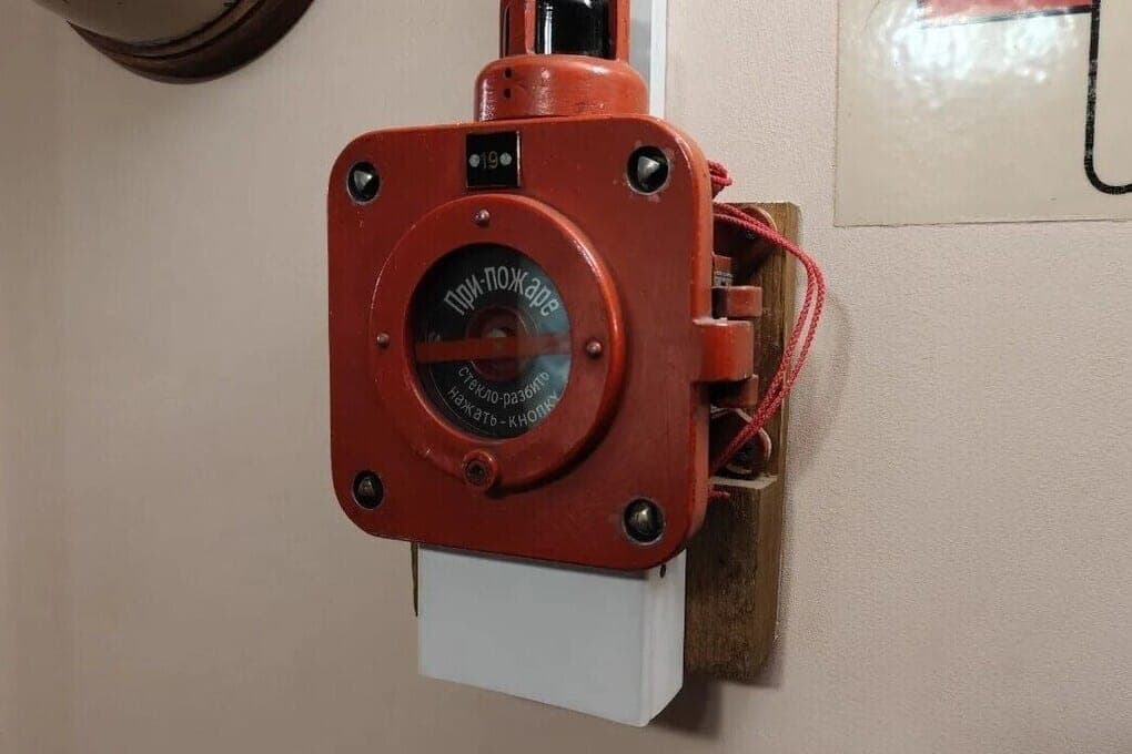 Пожар в «трешке» на улице Коммуны стал причиной эвакуации 12 человек