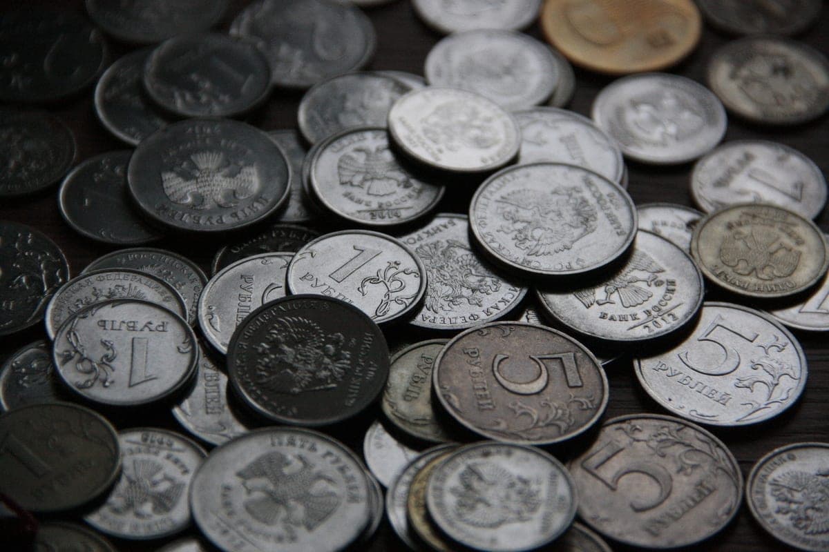 In St. Petersburg, a bribe of 18 thousand cost a man of the year in prison and another 54 thousand fines
