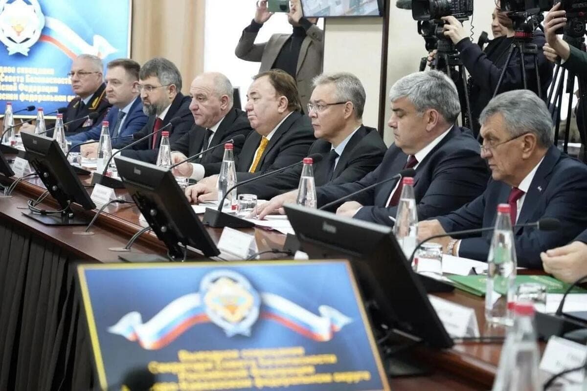 Главы регионов Северного Кавказа обсудили с Сергеем Шойгу информационные угрозы и работу с молодёжью
