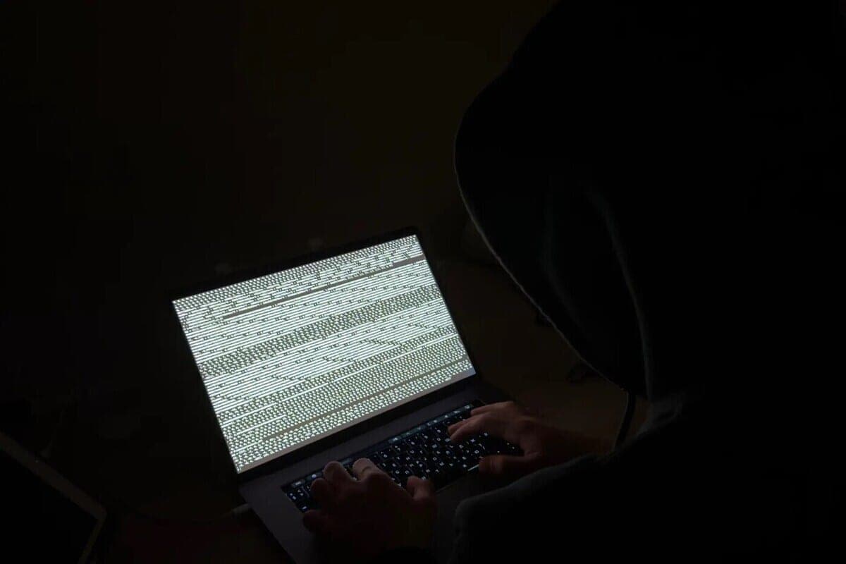 In St. Petersburg, fraudsters promise to protect “State Services”, and leave with a nose